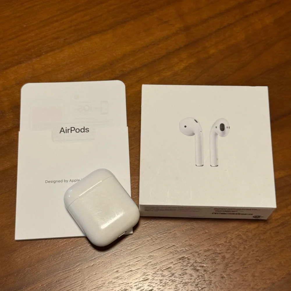 Apple White Wireless AirPods